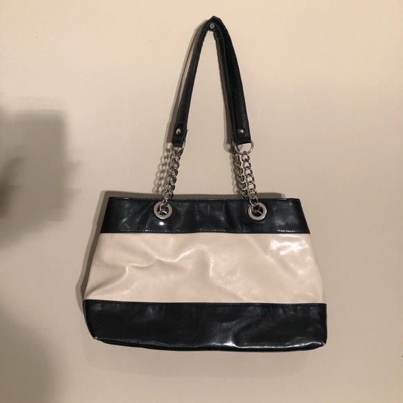 Kelly & Katie Handbags - 4 for $25 Kelly & Katie Shoulder purse